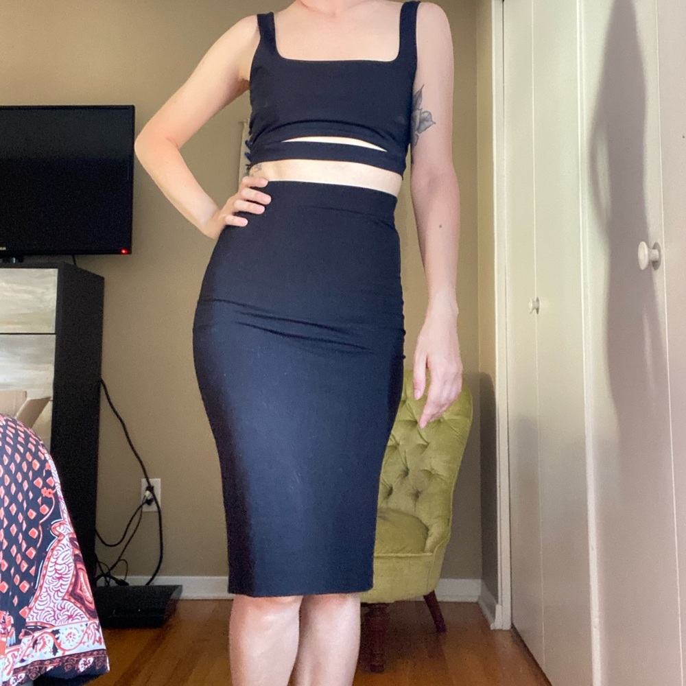3/$15 High waisted bodycon midi skirt